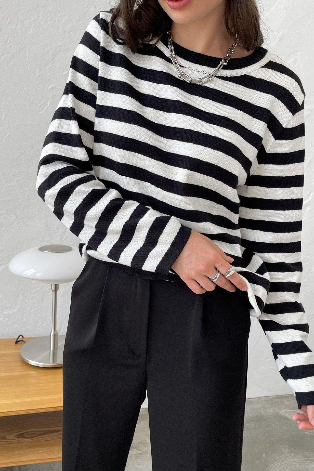Striped Loose Sweater | Solen
