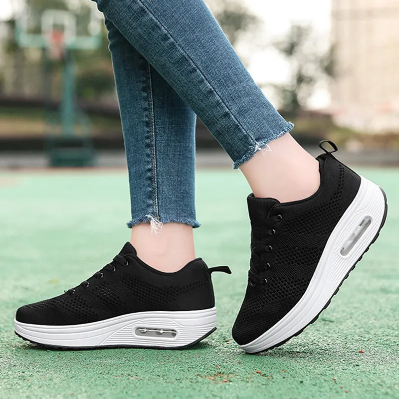 Orthopedic sneakers with air bubbles | Solen